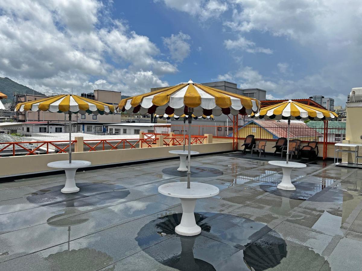Sundeck Suites Boissiere Village Zewnętrze zdjęcie